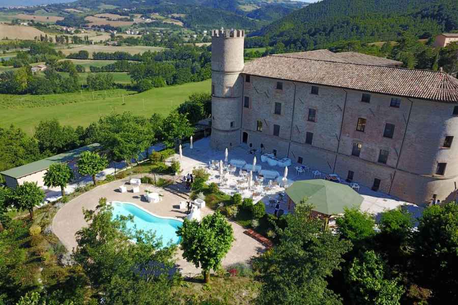Incredible and astonishing castle for wedding in Italy
