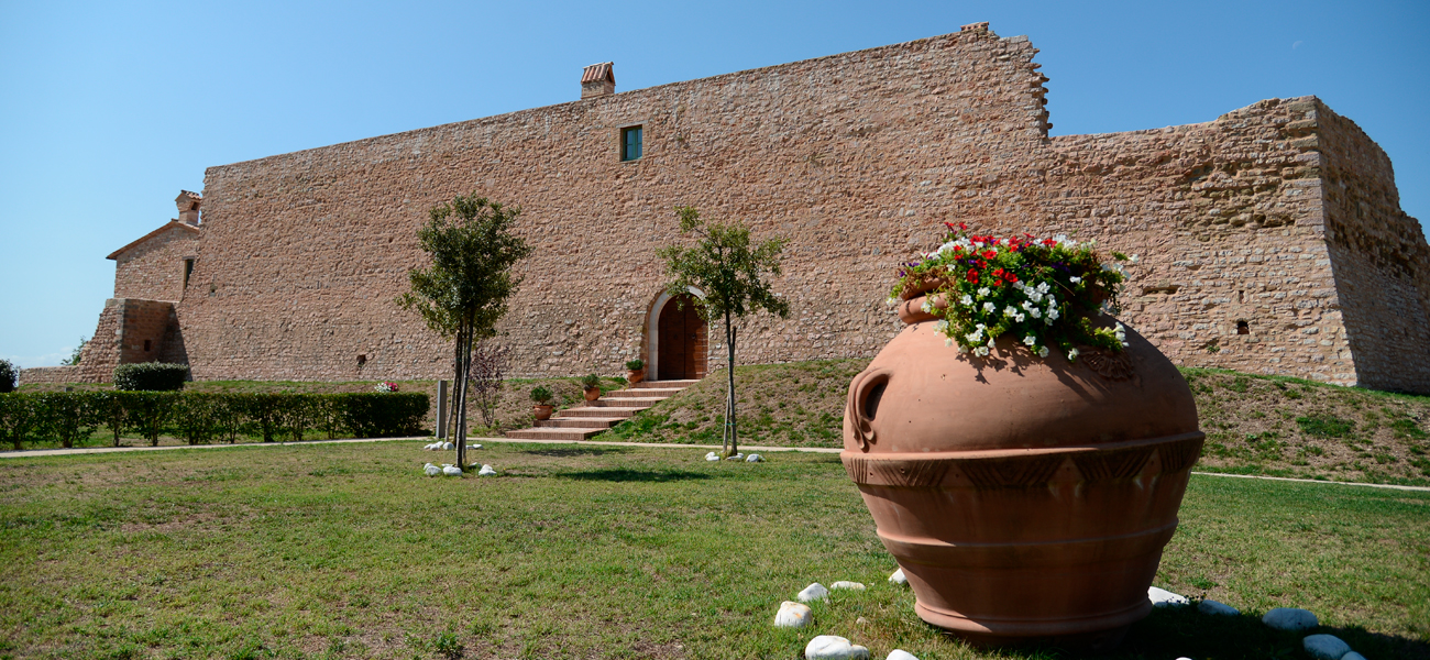 http://www.keytoitaly.tours/images/wedding-in-italy/moonstone/wedding-in-a-medieval-castle-in-umbria-moonstone-italy.jpg