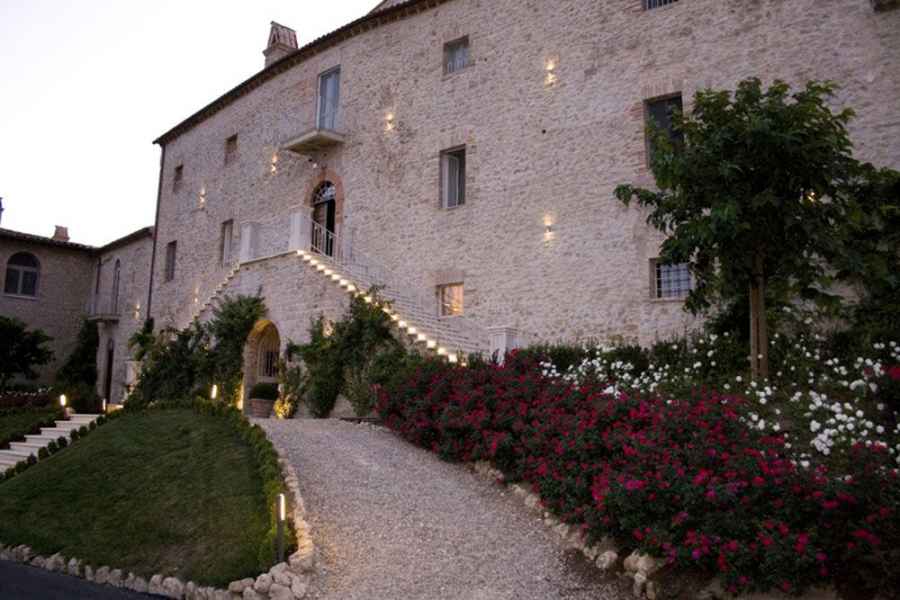An ancient villa in Italy: a magical location for your special wedding