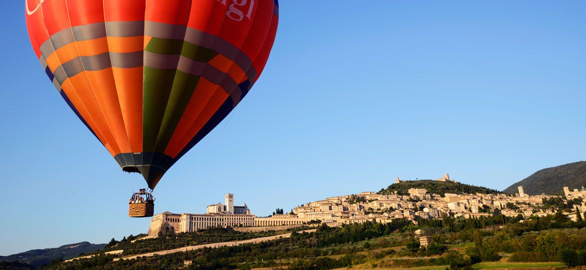 images/wedding-in-italy/balloon/wedding-experience-hot-air-balloon-italy-assisi.jpg
